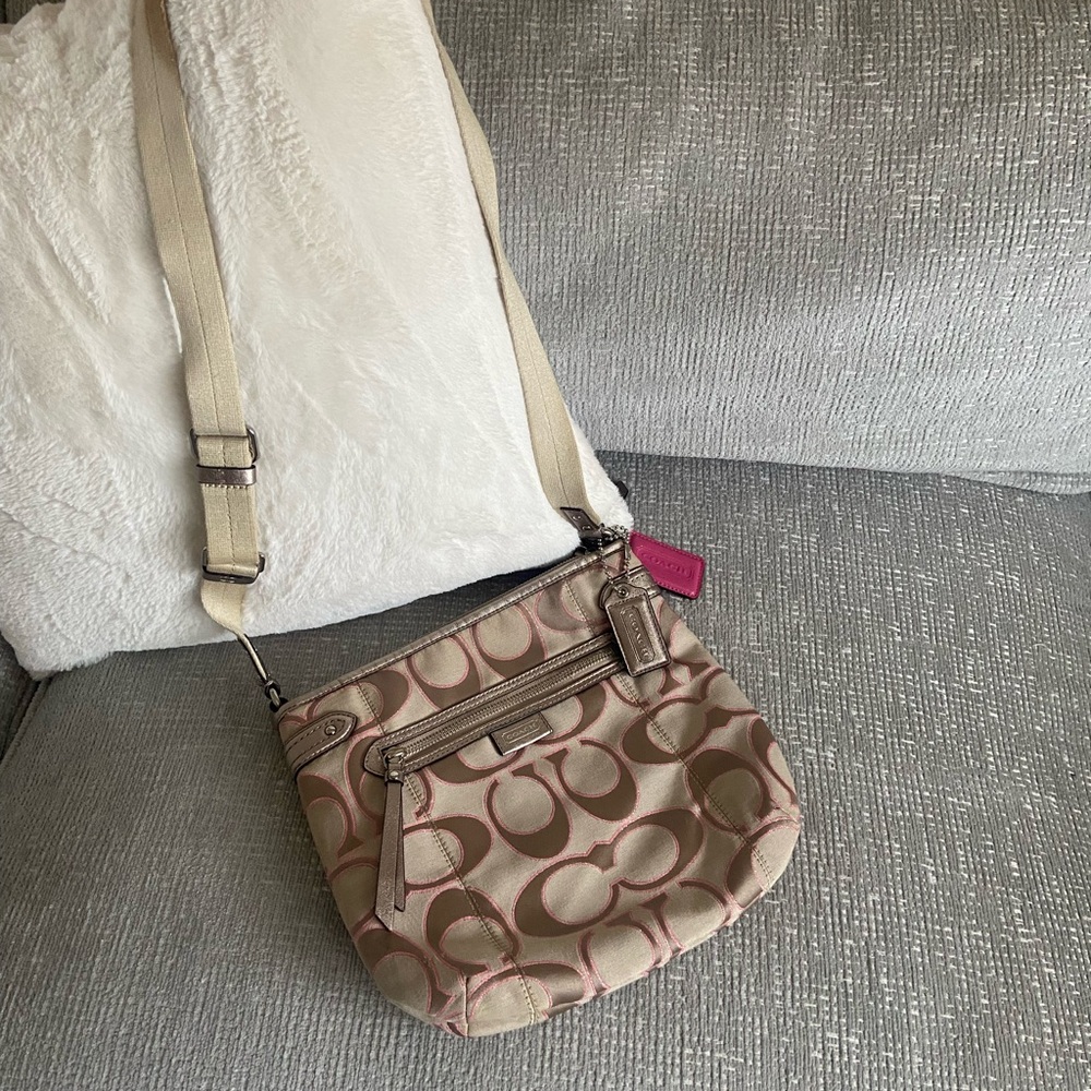Daisy Outline Metallic Pink and Beige Signature Crossbody Bag